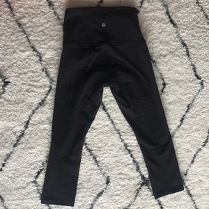 Lululemon cropped Wunder Under leggings